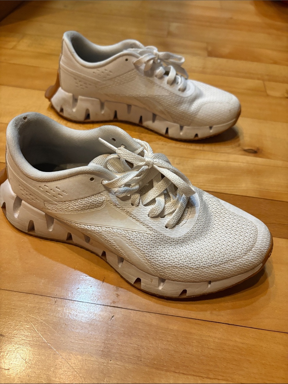 White Reebok zig sneakers - Picture 1 of 7